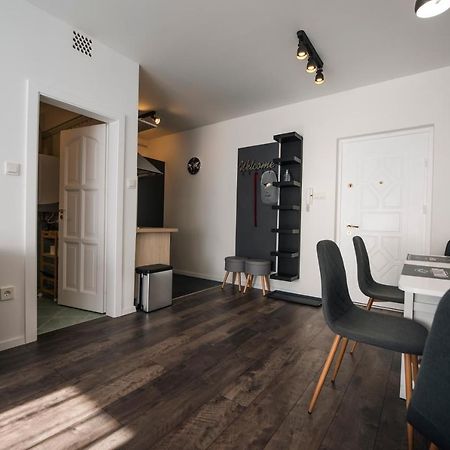 ペーチAnavrin Apartman Free Parkingアパートメント エクステリア 写真