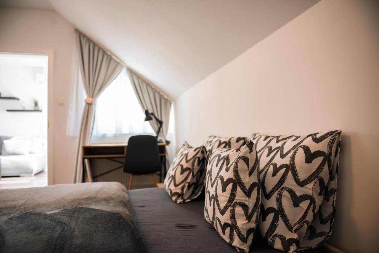 ペーチAnavrin Apartman Free Parkingアパートメント エクステリア 写真