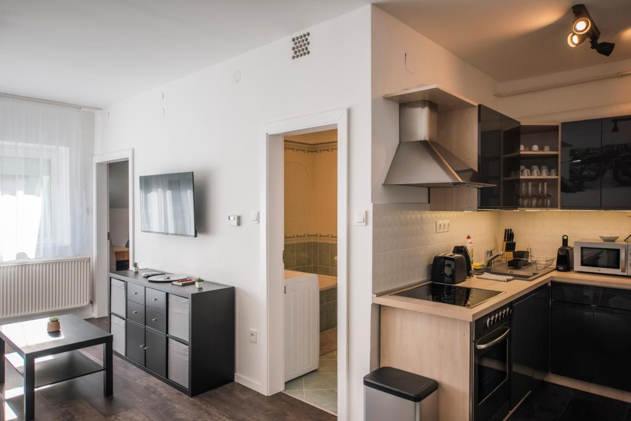 ペーチAnavrin Apartman Free Parkingアパートメント エクステリア 写真