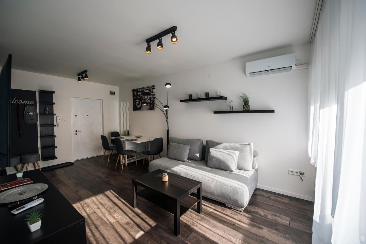 ペーチAnavrin Apartman Free Parkingアパートメント エクステリア 写真