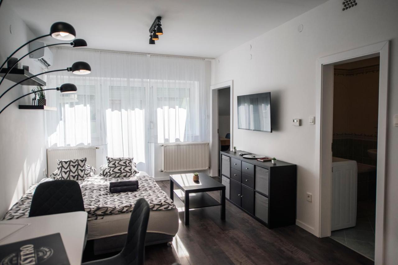ペーチAnavrin Apartman Free Parkingアパートメント エクステリア 写真
