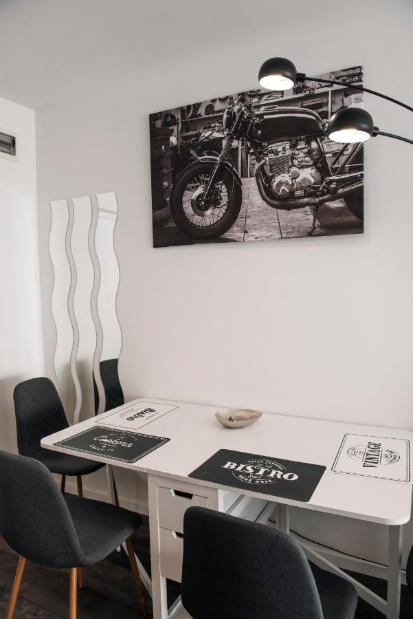 ペーチAnavrin Apartman Free Parkingアパートメント エクステリア 写真