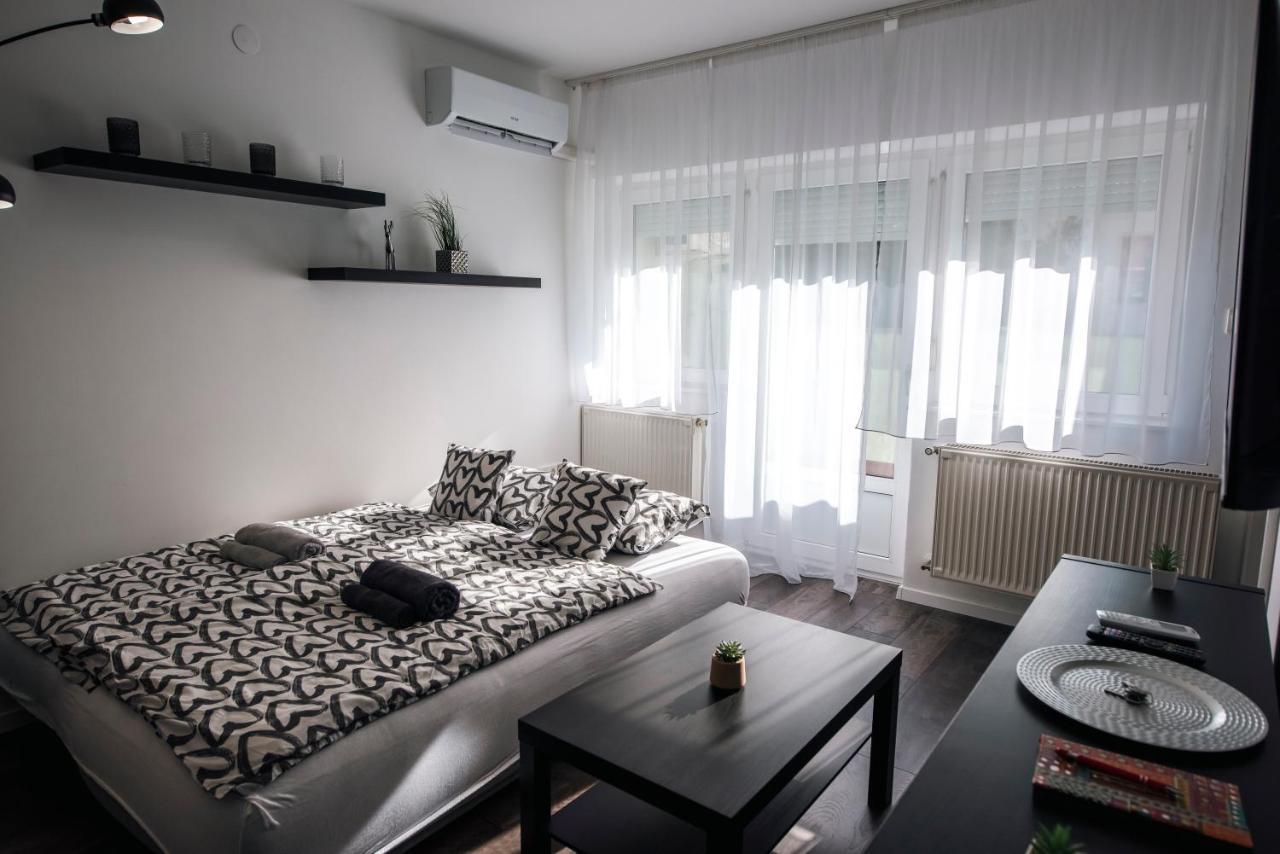 ペーチAnavrin Apartman Free Parkingアパートメント エクステリア 写真